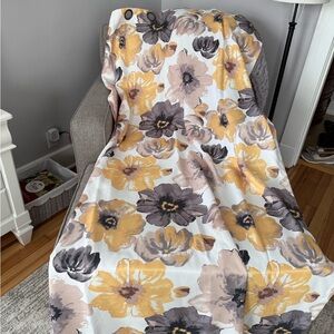 Grommet curtain panels gorgeous Floral Yellow white and taupe hang beautifully!